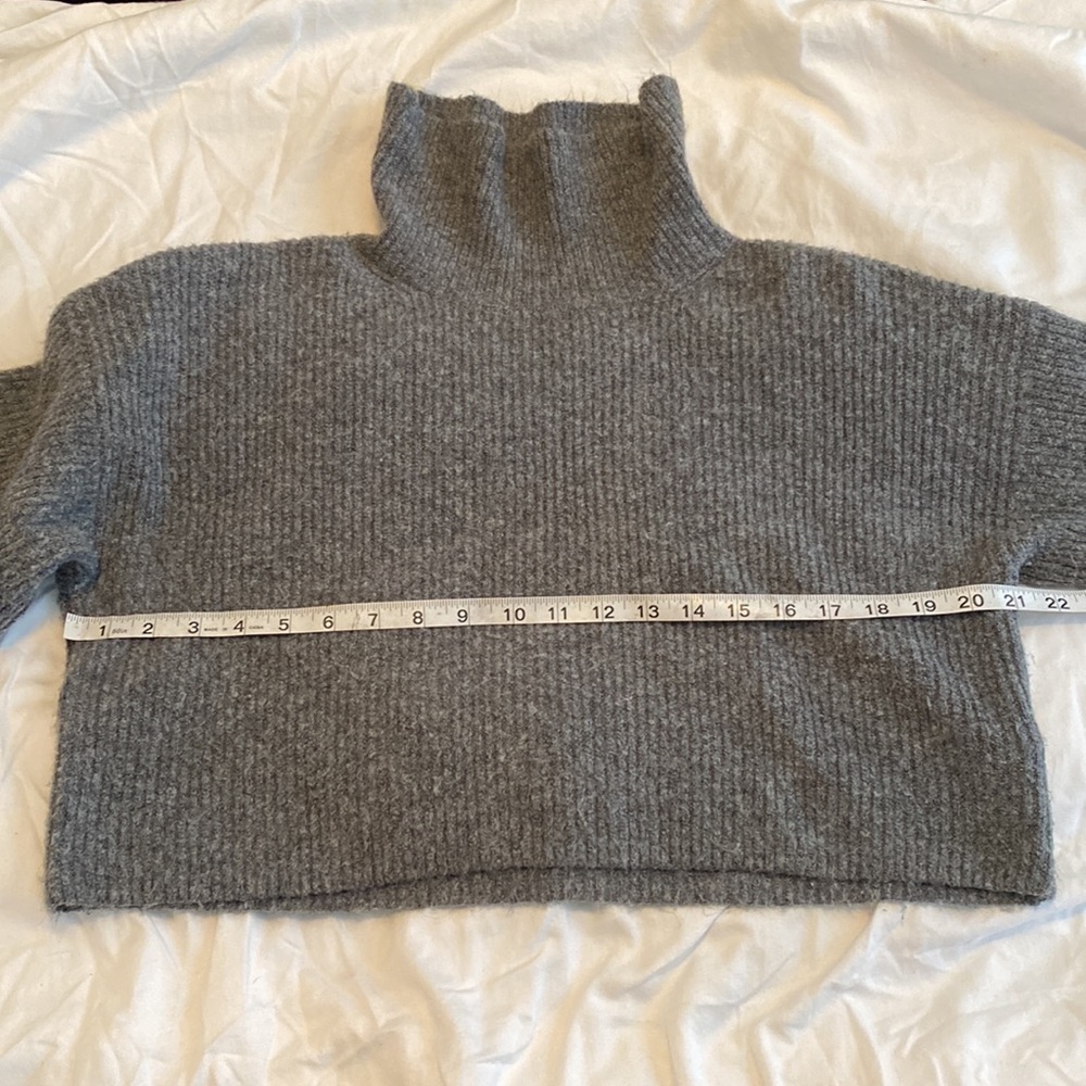 Topshop Gray Turtleneck Wide Long Sleeve Gray Ribbed Knit Crop Top Sweater - Picture 8 of 11